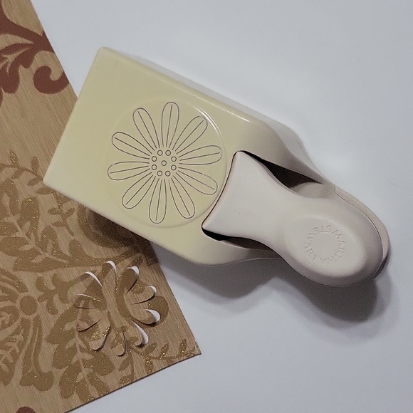 Martha Stewart Pop Up Embossed Daisy Punch Cutter - Picture 1 of 5